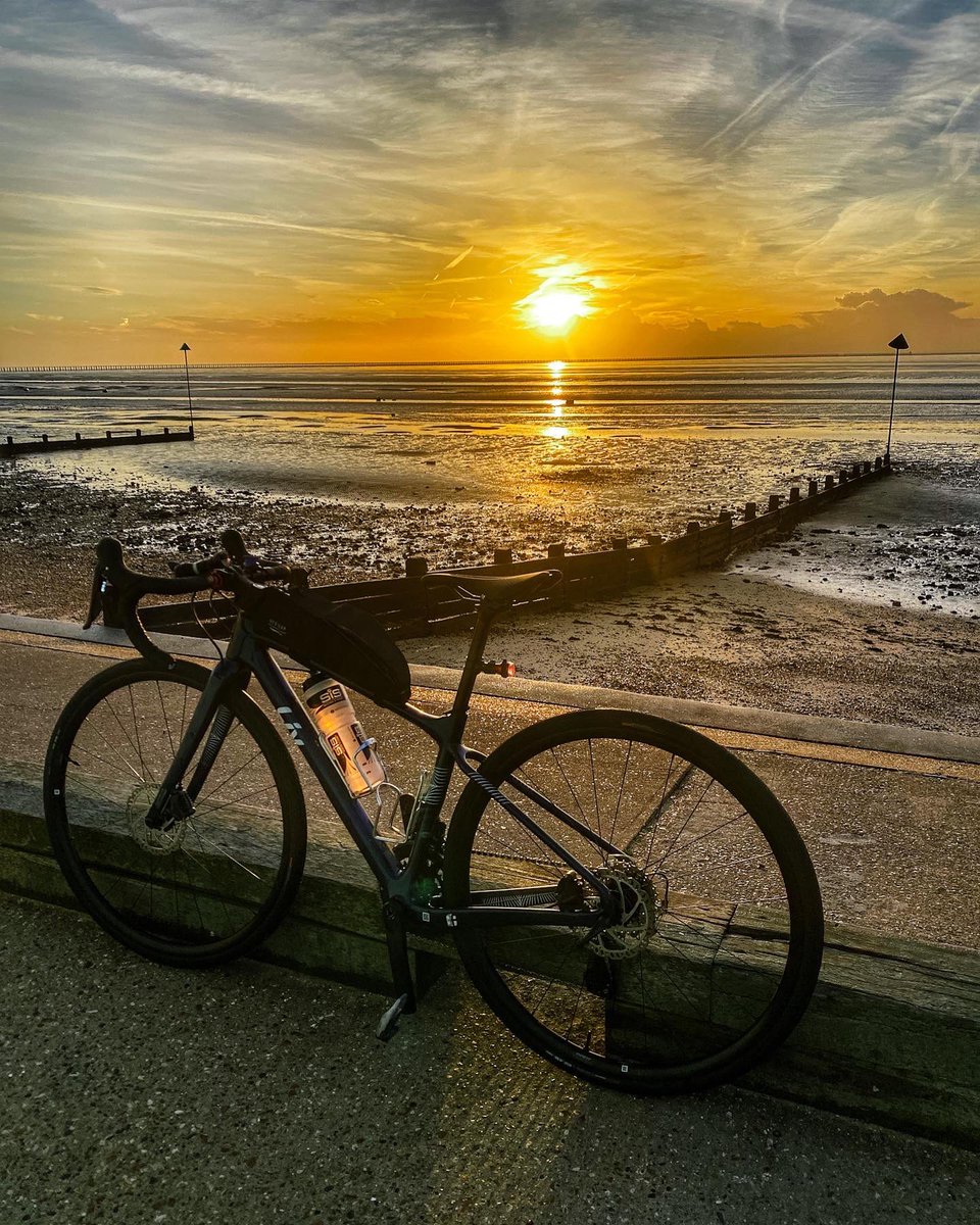 Laura Kennington tweet media