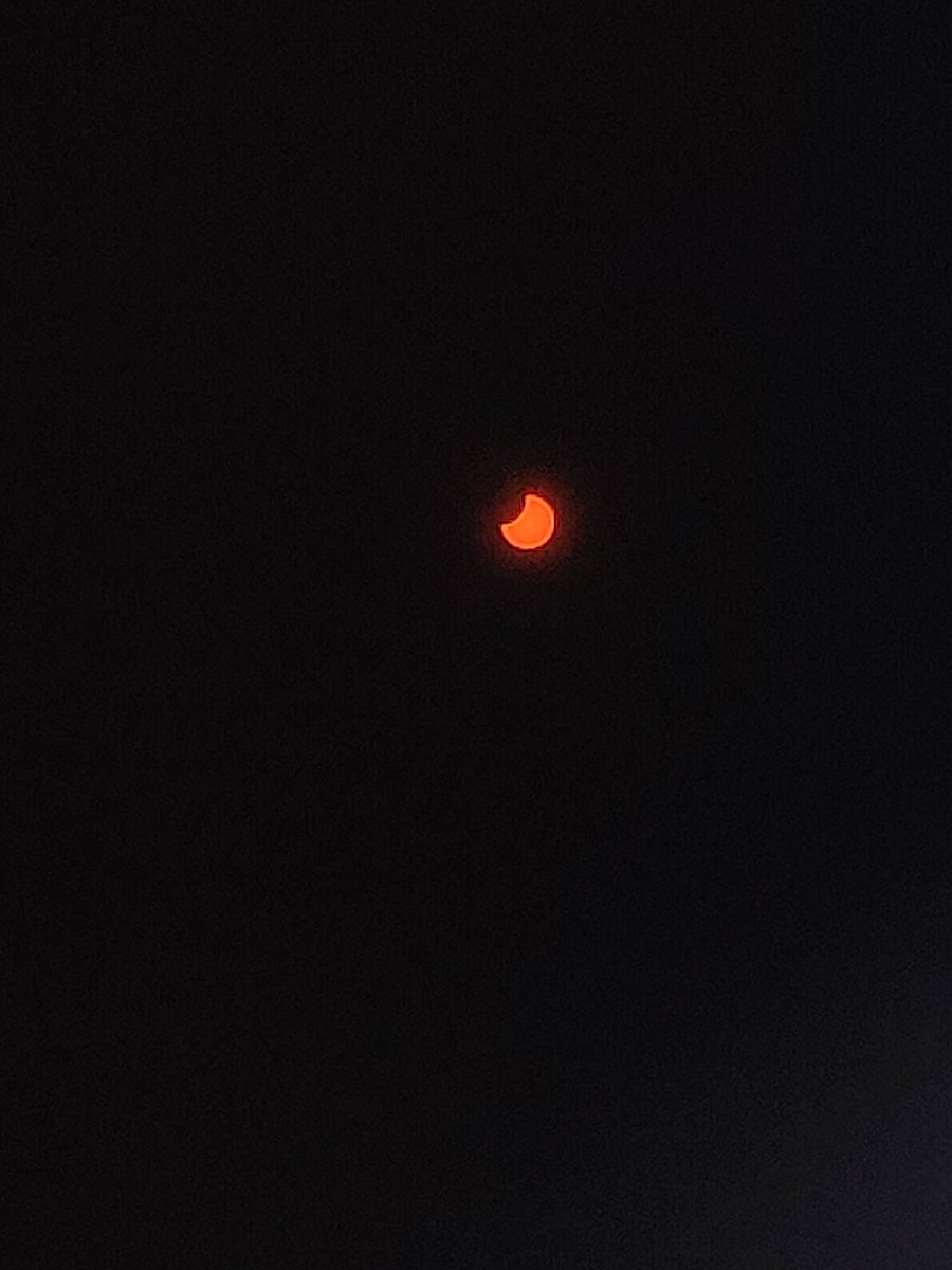 keukenchemicus's tweet photo. Partial solar eclipse at max, viewed from Utrecht, NL through an eclipse spectacle, captured on phone. #Eclipse2022 #SolarEclipse2022 #PartialSolarEclipse #sun #Utrecht #Netherlands https://t.co/gHHCEIWmso