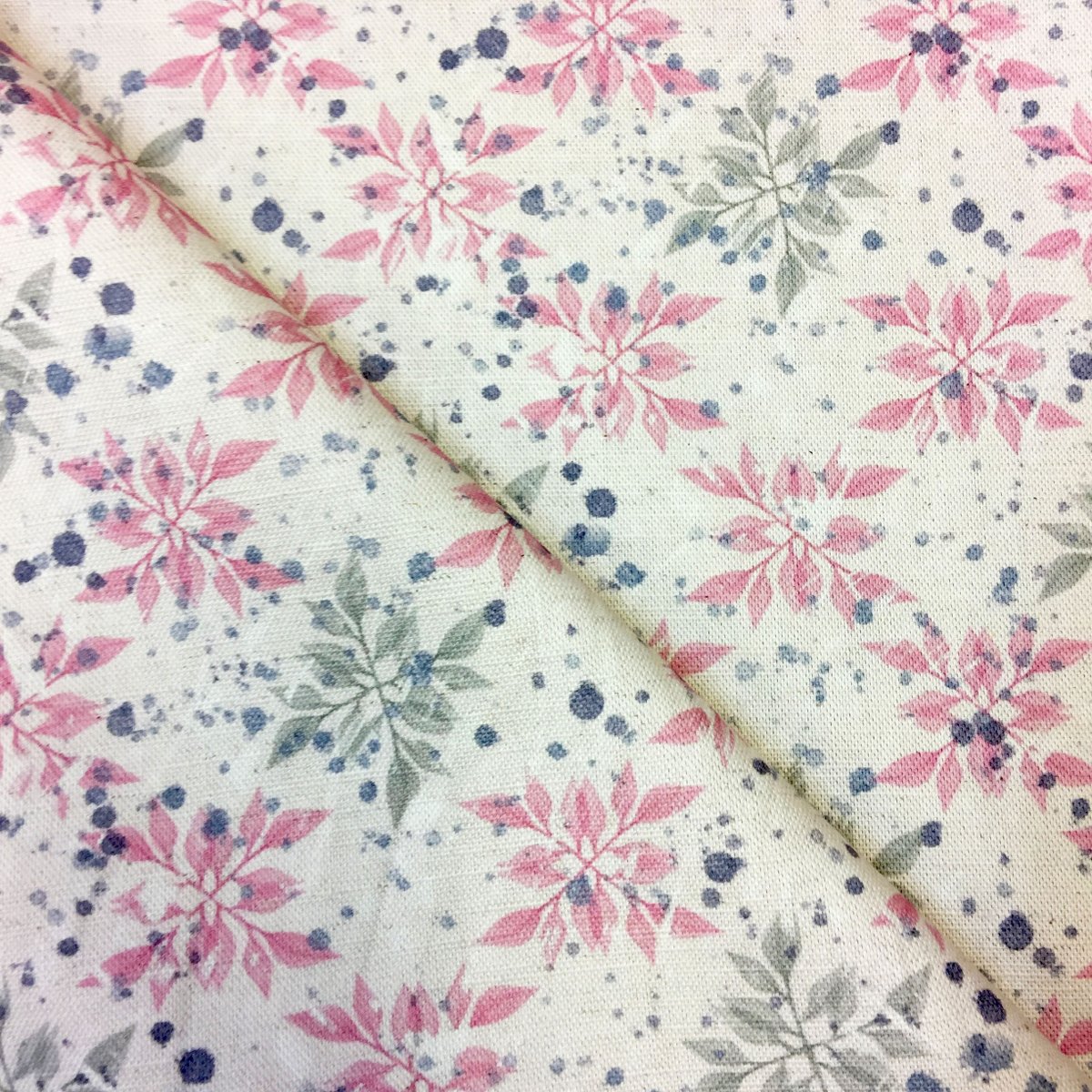 prinfab's tweet photo. πΈ This elegant print design looks wonderful on our Natural Luxury Linen 228gsm. The pastel colour palette works beautifully against the natural base colour of this fabric. Thank you Sarah for letting us share a photo. π€
#surfacepattern #patternandprint #printedtextiles https://t.co/ujT2LMnoQ1
