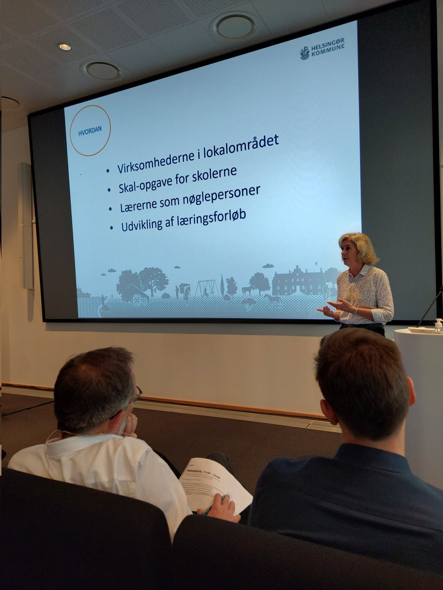 maikenlolck's tweet image. "Måske er det på tide at tale om en anden måde at bryde den sociale arv på. Så akademikerforældre også kan få håndværkerbørn. For at det skal lykkes, har vi brug for #skolevirksomhedssamarbejde" - Lene Teltzlaff-Petersen, skolechef, Helsingør Kommune