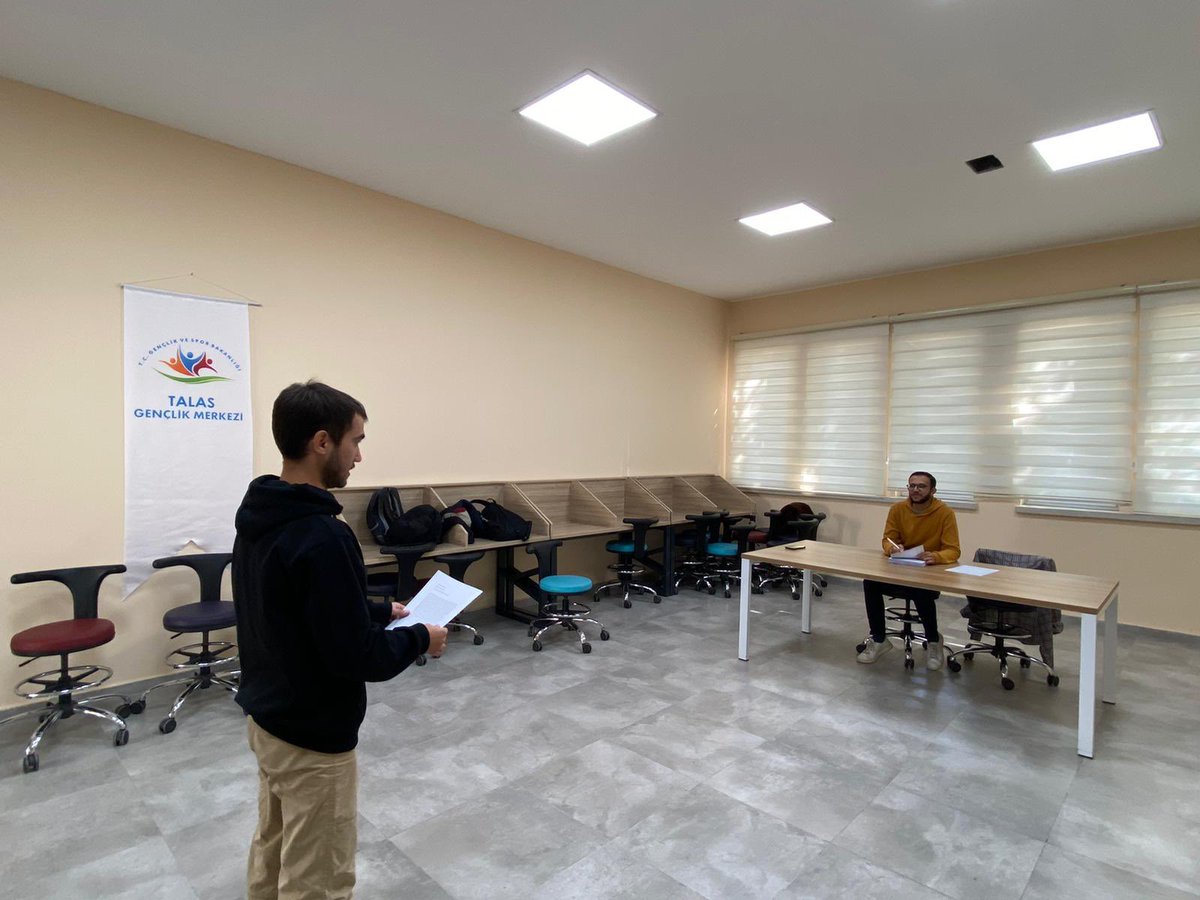 GSB_Talasgm's tweet photo. Erciyes üniversitesi Etak Deneme Sahnesi Tiyatro Kulübü gençleri, genç ofisimizde seçmelerini yapıyor.
#erugençofis
#TalasGm https://t.co/pKmCr3jZ54
