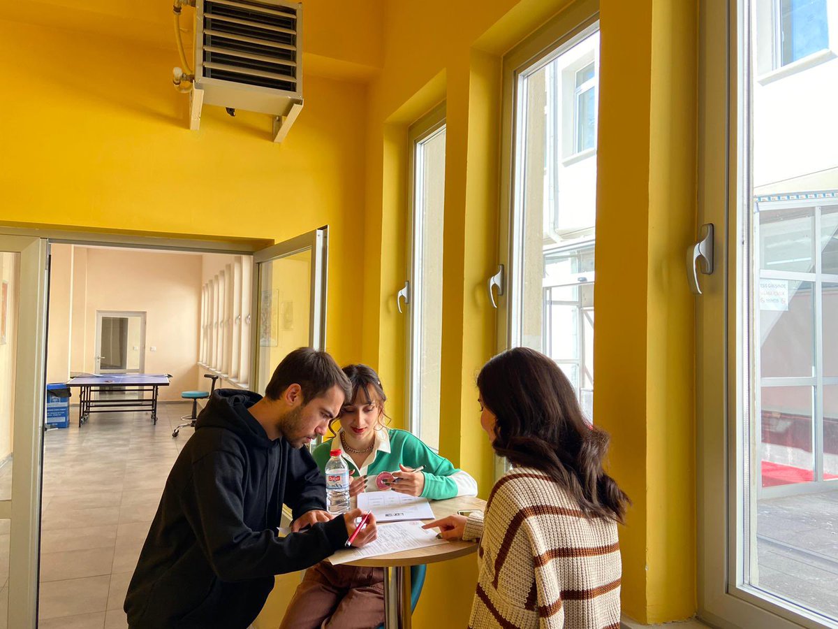 GSB_Talasgm's tweet photo. Erciyes üniversitesi Etak Deneme Sahnesi Tiyatro Kulübü gençleri, genç ofisimizde seçmelerini yapıyor.
#erugençofis
#TalasGm https://t.co/pKmCr3jZ54