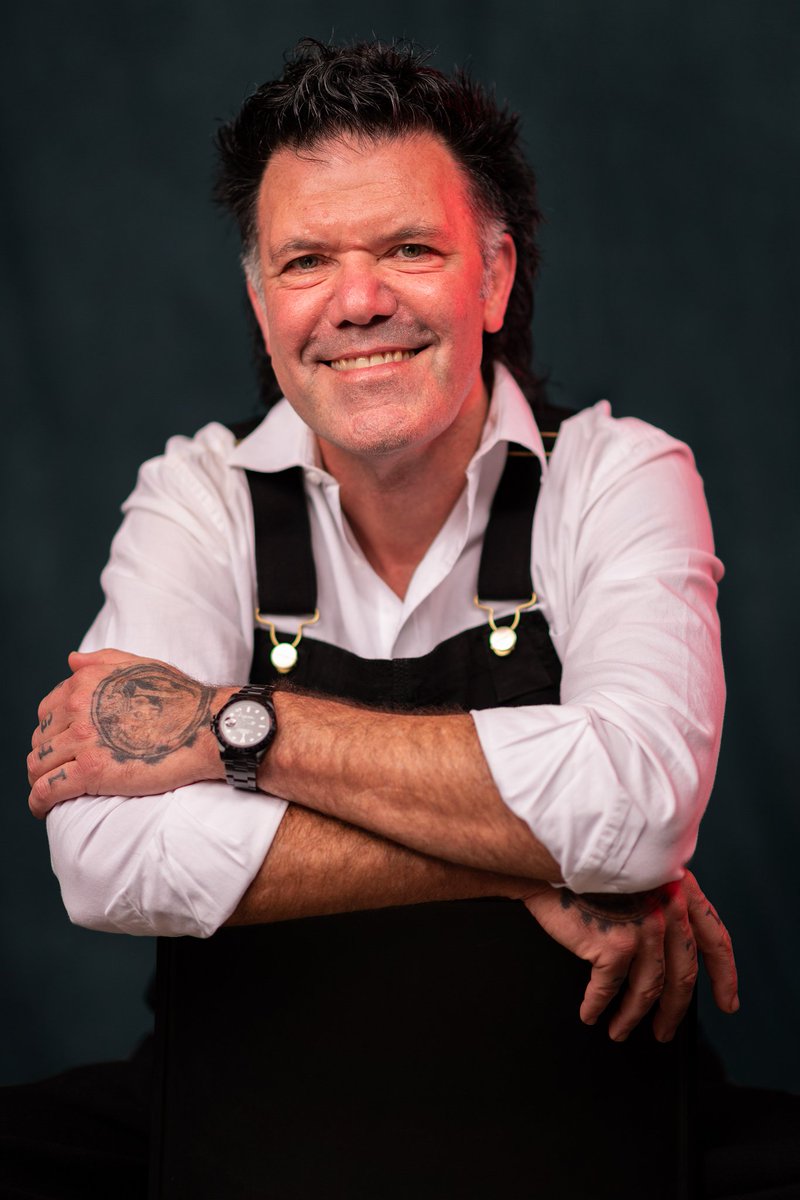 benjaminpearse's tweet photo. Blak Douglas-Archibald winner 2022
Archibald winner, Blak Douglas kindly sitting in for a few portraits during my Pop up Portrait sessions at the Blue Mountains Cultural Centre during the opening night of the Archibald Exhibition 2022. 
#blakdouglas #archibaldwinner2022 #portrait https://t.co/IGDziKzwxC