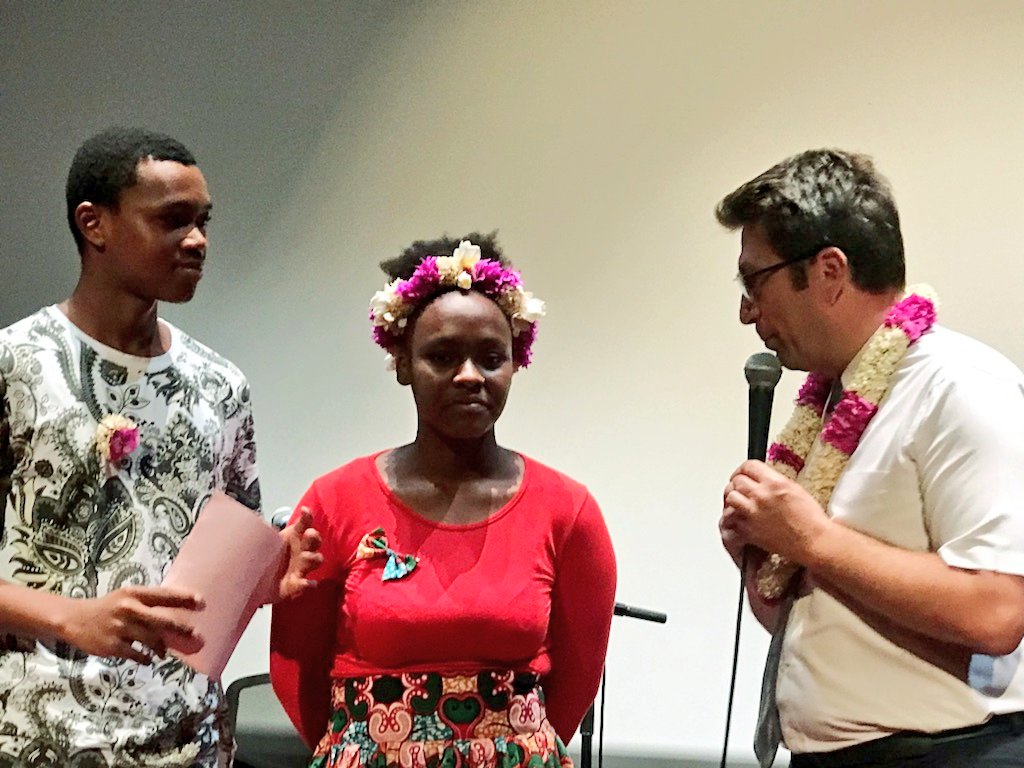 ac_mayotte's tweet photo. 🎙2ème édition de @LaBelleHarangue, fête de l'écriture &amp; de la parole; au pôle culturel de Chirongui
👉haranguer sur le théme "et maintenant..."
👉élèves de 1ère, Ter &amp;  bac pro ont harangué sur l'#amour, la #Violence, leurs espoirs, l'éducation...
#excellence #DireLireEcrire https://t.co/90AUsg3g1j