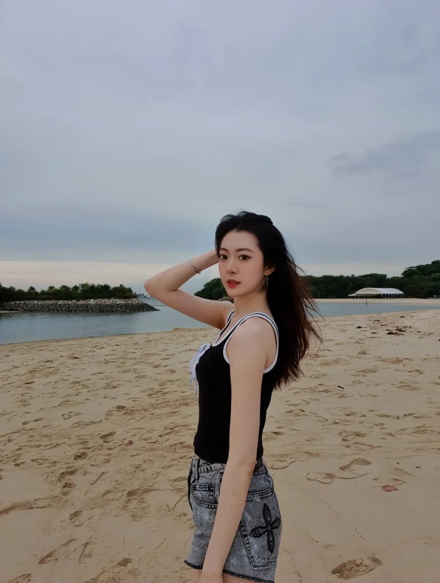 Joye_123's tweet photo. The scenery of the seaside is so beautiful, but the beauty of the sea is to let a person infatuated. https://t.co/sVOIwHuGtB