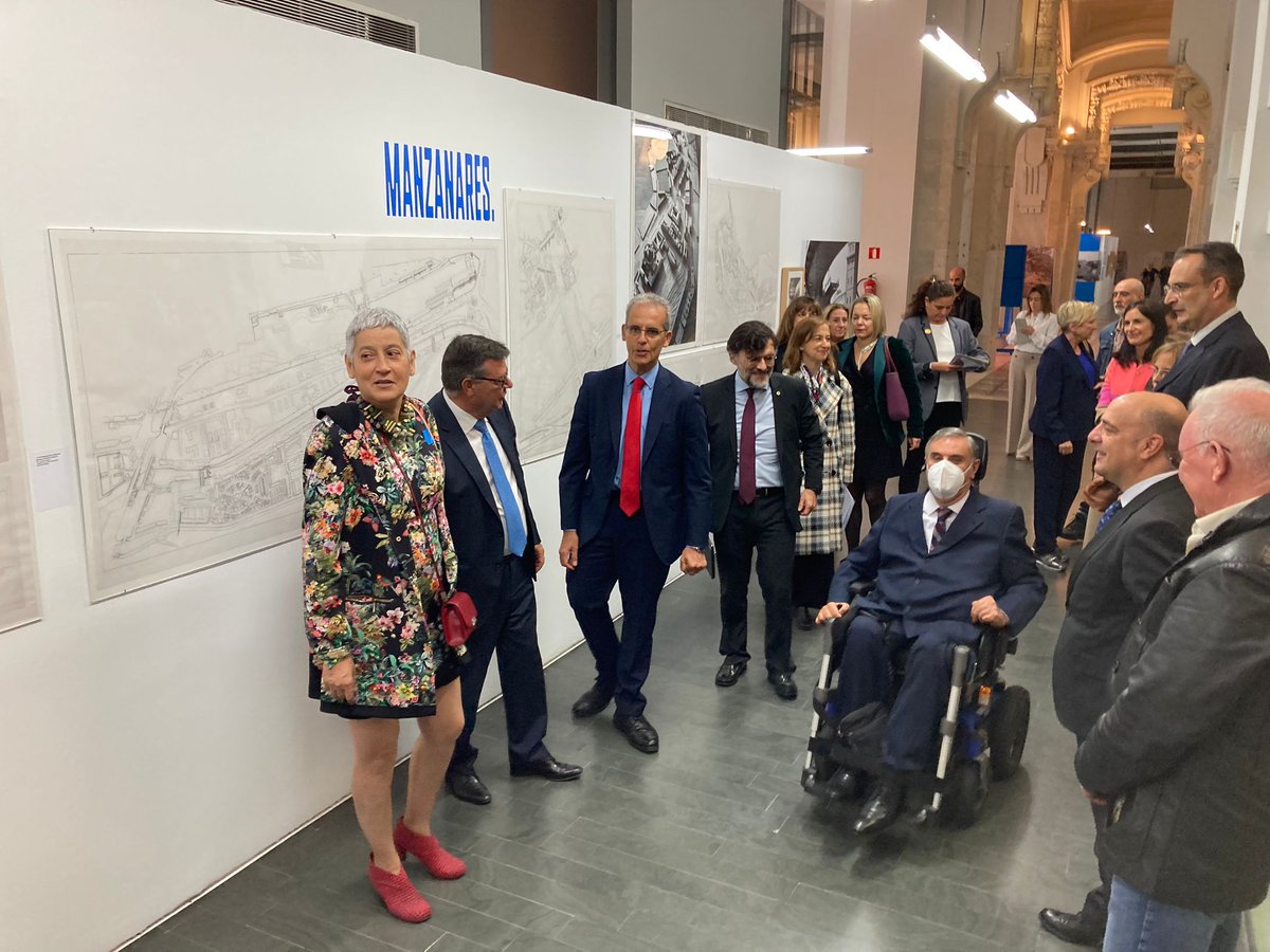 Fundacion_ONCE's tweet photo. Hoy inauguramos la octava edición de nuestra Bienal de Arte Contemporáneo,  bajo el lema 'Mujer y Discapacidad'.

Una muestra que estará en @centrocentro en #Madrid hasta el próximo 29 de enero.

#BienalArteFONCE
#AccesibilidadFONCE https://t.co/ZvGF19ZMKG