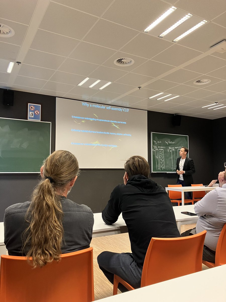 Supramolecular and Biomaterials Chemistry Group (@leidensbc) on Twitter photo Great visit by <a href="/BoekhovenLab/">Job Boekhoven</a> in Leiden yesterday! Job taught our master students in the morning about (non-)dissipative self-assembly and enlightened our researchers in the afternoon about all his work in chemically fuelled self-assemblies. Thank you for coming Job 🥳 Great visit by <a href="/BoekhovenLab/">Job Boekhoven</a> in Leiden yesterday! Job taught our master students in the morning about (non-)dissipative self-assembly and enlightened our researchers in the afternoon about all his work in chemically fuelled self-assemblies. Thank you for coming Job 🥳