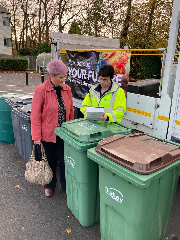 🗣️ Our team are speaking to residents in the borough to learn how we can work together to tackle climate change. 🌍 Share your thoughts with us at Asda in Sedgley until 12 or at Green Park in Dudley from 1.30 to 4.30. You can also take the survey here 👇 dudley.gov.uk/council-commun…