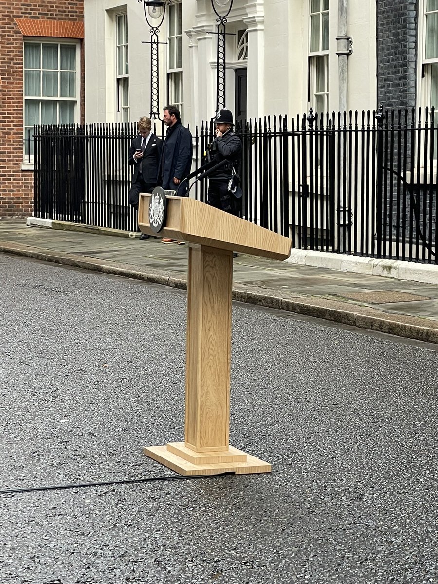 Robert Peston tweet media