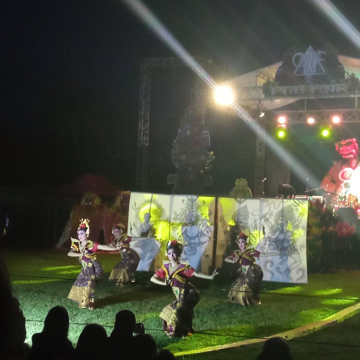 MandiriPNB's tweet photo. [Tunjukkan Kreativitas Minat dan Bakat Mahasiswa Melalui PNB Fair 2022]

Halo Sobat Mandiri! 

Minggu, (23/10/2022) telah terlaksana acara PNB FAIR Tahun 2022 dengan tema "Age Of Patron" yang diselenggarakan secara offline di Lapangan Widya Mandala PNB. https://t.co/ymLsKyUX4y