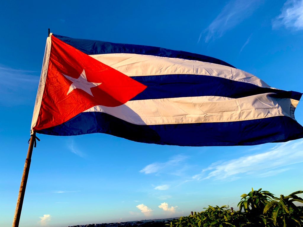 Venimos de una estirpe única en el mundo, somos el calor q quema desde lo profundo. Ven y defiéndela conmigo hermano, me late el corazón cuando me dicen CUBANO!!! Yo❤️🇨🇺 #CubaViveEnSuHistoria @DeZurdaTeam_