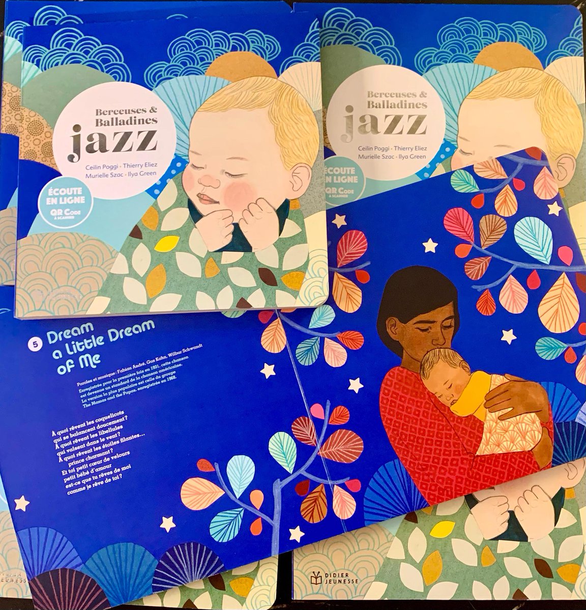 Voici une nouvelle édition, augmentée et agrandie, avec QR code, pour redécouvrir avec son bébé 9 grands standards interprétés par la voix envoûtante de Ceilin Poggi.
Elle est accompagnée du pianiste Thierry Eliez . Les sublimes illustrations sont signées Ilya Green .