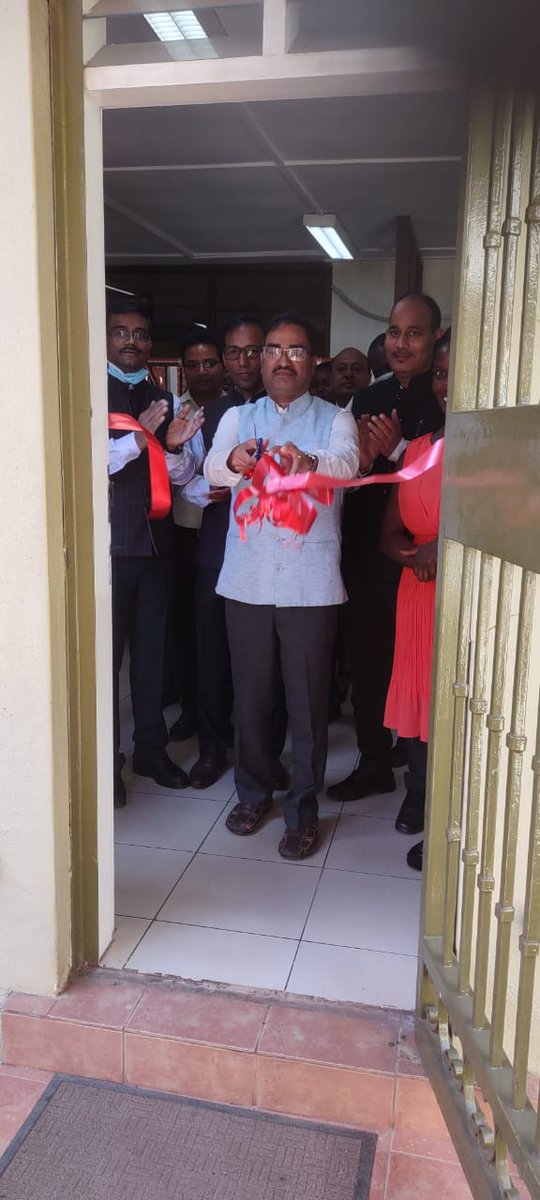 IndiainUganda's tweet photo. As part of Swachhta Special Campaign 2.0, HC @ajay1801 inaugurated new consular hall at Chancery premises which will provide single window platform for consular services. Hall is developed by creating space by revamping existing infrastructure in Chancery.
#SpecialCampaign2.0 https://t.co/HZUBktOIYZ