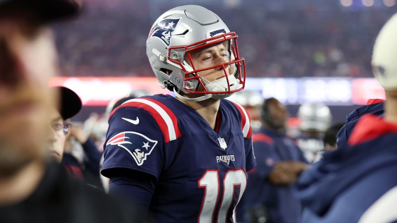 Is there a quarterback controversy in New England? Mac Jones benched mid-game as the Chicago Bears score 23 straight points to beat the New England Patriots 👉 cnn.it/3TPtkIQ