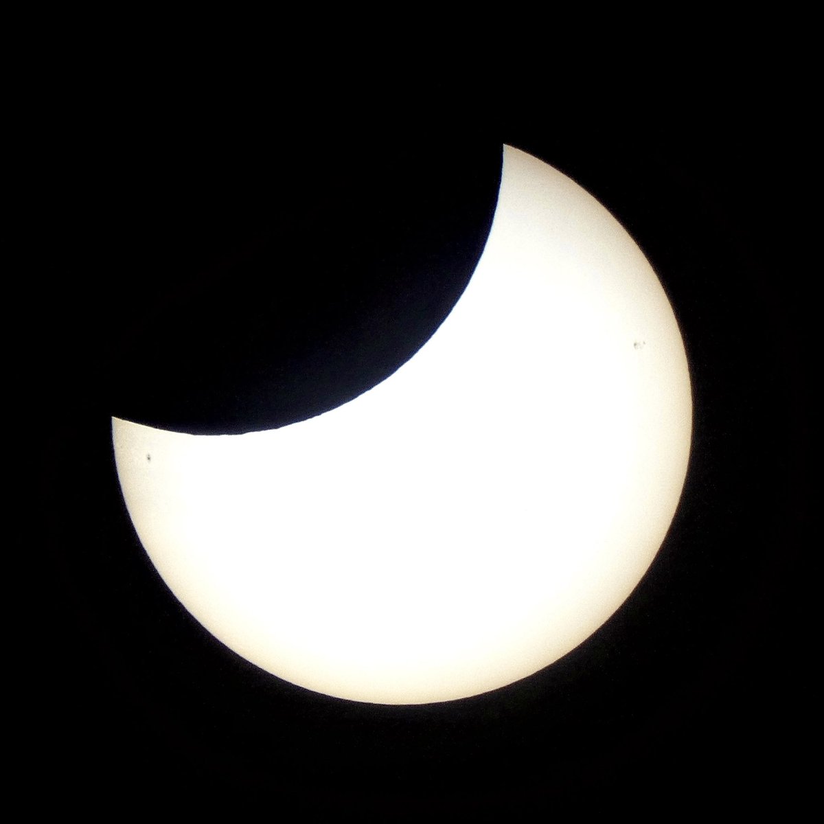 partielle Sonnenfinsternis über Berlin

partial solar eclipse in Berlin

#sofi #sofi2022 #Sonnenfinsternis #Sonne #Eclipse2022 #Eclipse #solar #SolarEclipse #sun #berlin #PartialSolarEclipse #PartialEclipse