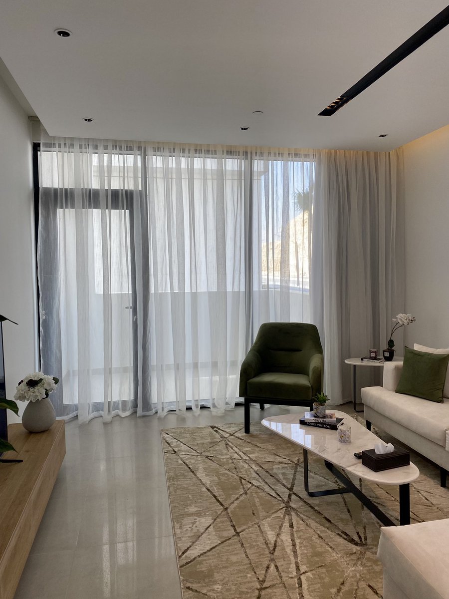 residence_north's tweet photo. يمثِّل المنزل مرجعًا مكانيًّا لكل فرد؛ فهو يمتلك تأثيرًا كبيرًا على الصحة، والراحة النفسَّية، والسعادة الاجتماعيَّة، عدا عن كونه ملاذًا يلجأ إليه البشر بعد ضغوطات الحياة اليوميَّة؛ لذا يجب أن يوفر سبل الراحة، وأسس الارتباط بالمكان والهوية. https://t.co/ajO4qdmfH2