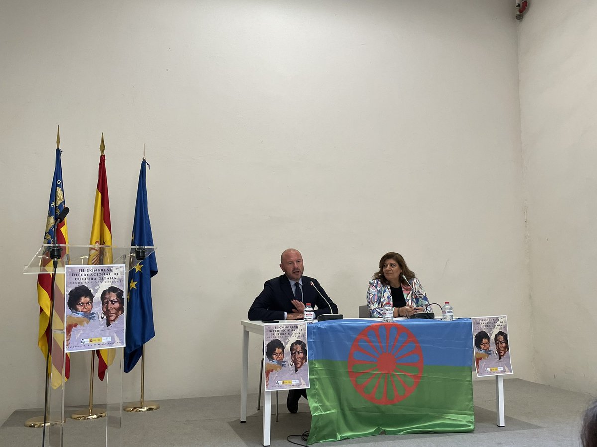 Ayer tocó la presentación del Foro Nacional de Meteorología y hoy la del III Congreso Internacional de Cultura Gitana👩🏼‍💻📰