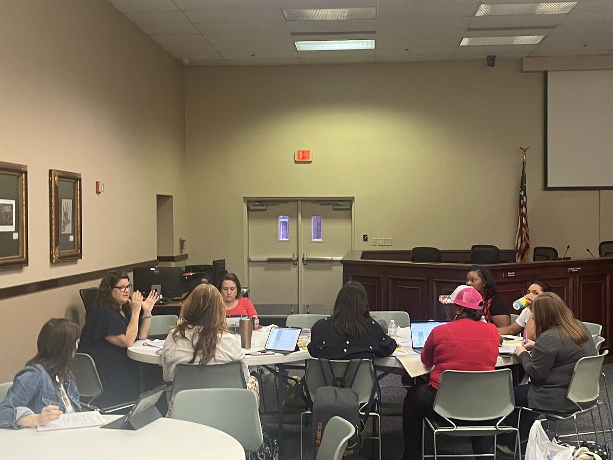 TylerIsdELAR's tweet image. A little rain didn’t stop these educators from attending last night’s lesson design collaboration session!