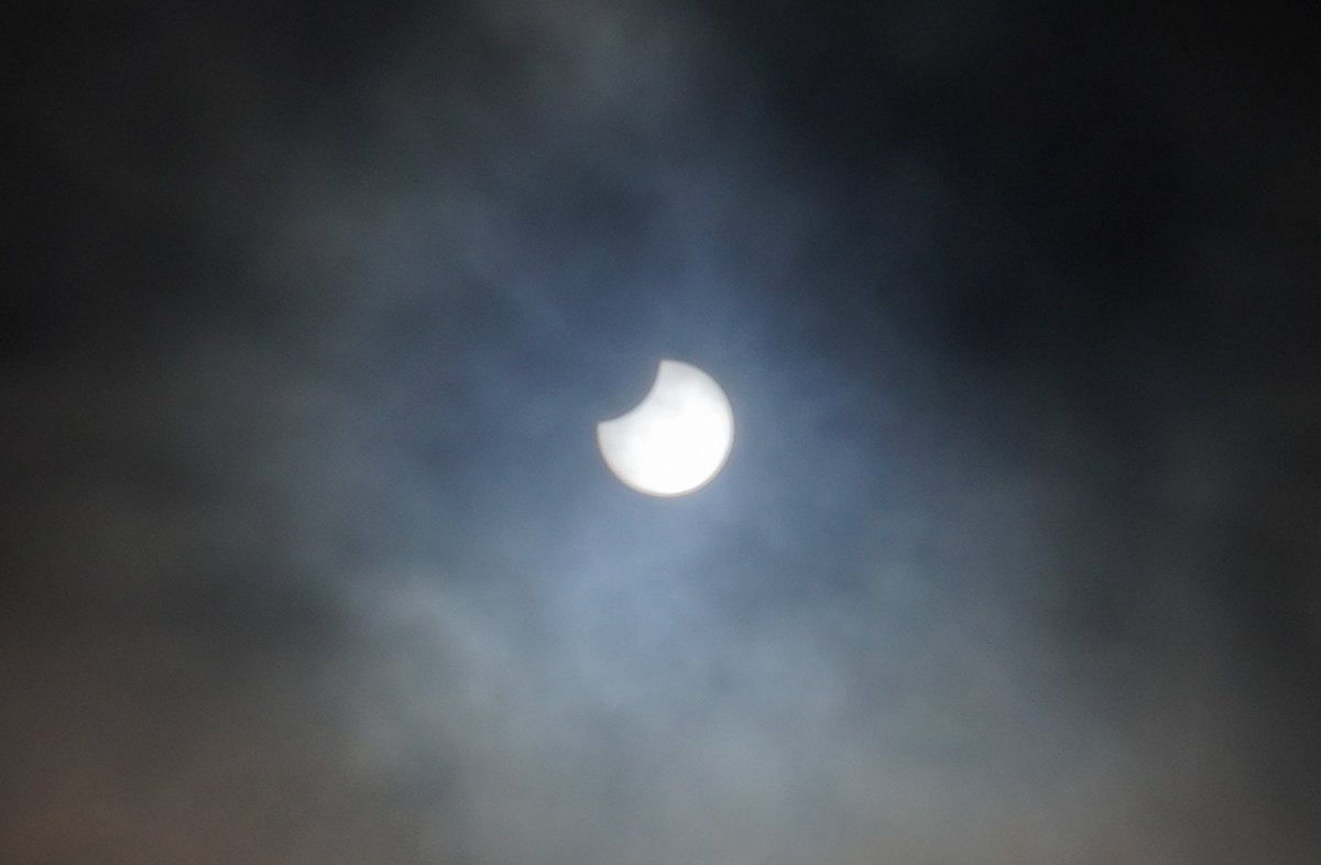 @RoyalAstroSoc A bit of cloud cover reduced the glare of the sun enough for me to grab this using a Sony ZV E10, no special filters or lenses, faffed about with camera settings, got lucky with a bit of cloud and this is the end result. #SolarEclipse