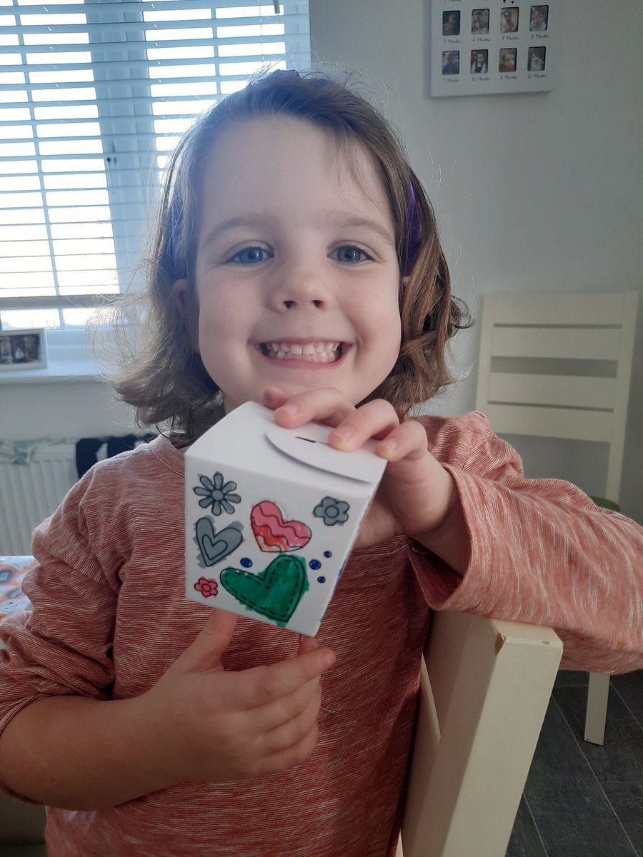 Aj_EyRe's tweet photo. @RabbitsClass @fiskertonschool Day 2 of glow week......gift box crafts! https://t.co/I277m61hc9