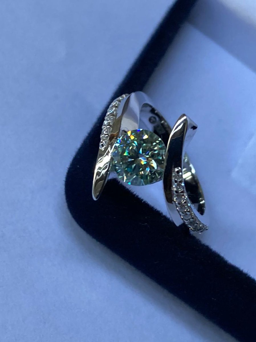 Looking for customized engagement ring? I'm your jeweller Whatsapp 0846436010 for enquiries based in Gauteng #WhatsApp #whatsappdown #capitec #babes #KasiEnterprises #stage3 #KanyeWest #MAMA2022