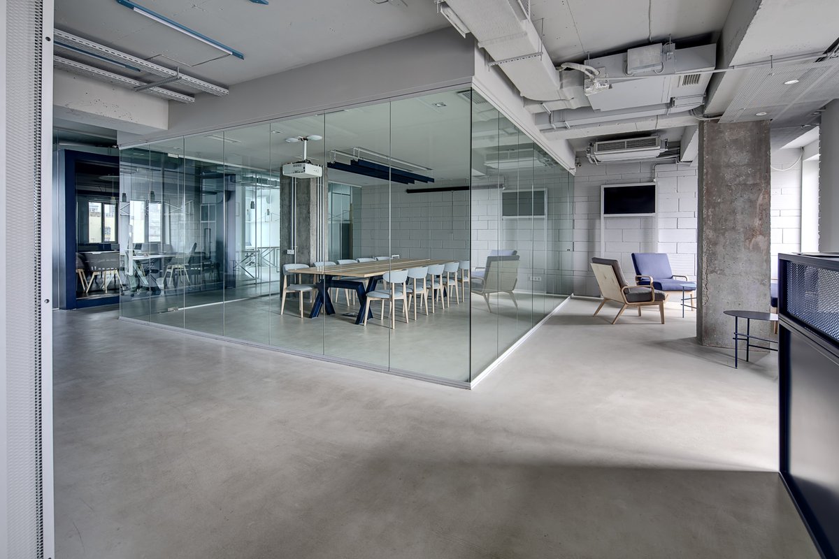 topciment's tweet photo. The workspace impacts the mood and productivity of workers, and that depends on its design.

With Sttandard Microdeck, industrial design is a disruptive option. A #microcement with excellent high-impact resistance and durability. 

🔗: https://t.co/byPLXfPALj https://t.co/3ysZejoWVs