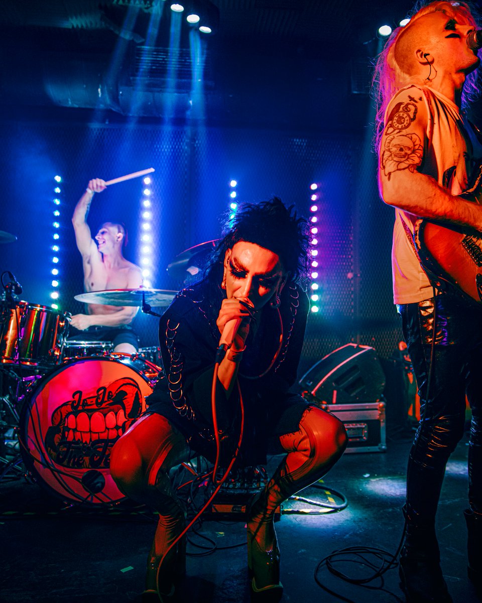 kick_doors's tweet photo. Thanks Dunk #KeepItRock show @TotalRockOnline radio for playing the new @jojoandtheteeth single 'My Babe' again last night. Watch this space for news on the new album! #JoJoandtheteeth #glamrock #PlanetRock #TotalRock #rockradio #radiopromo https://t.co/ZhxEQd6bXO