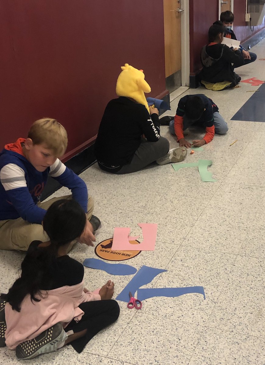 msmancuso5's tweet photo. Last week, we got to meet our class buddies. We worked together to remind others to be kind by making these adorable footprints. #proud2bnhpgcp @NHPRoadSchool https://t.co/odnPRVj70a