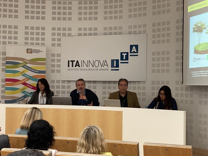 CEEIARAGON's tweet photo. 🤖 @ITAINNOVA  y @CEEIARAGON  apoyan el #emprendimiento a través de la Inteligencia artificial 

📌 #IA #SEA2022 @Moso3D @TMindkind  #ComunidadCEEI #CarmenArtigas @mgbedia #RamonGirado @EvadelRuste  @Turtle3DPrinter  #NémesisZerga #MarioGarcés 

➕https://t.co/gu6S59hmQ5 https://t.co/Q7UL7dePRq