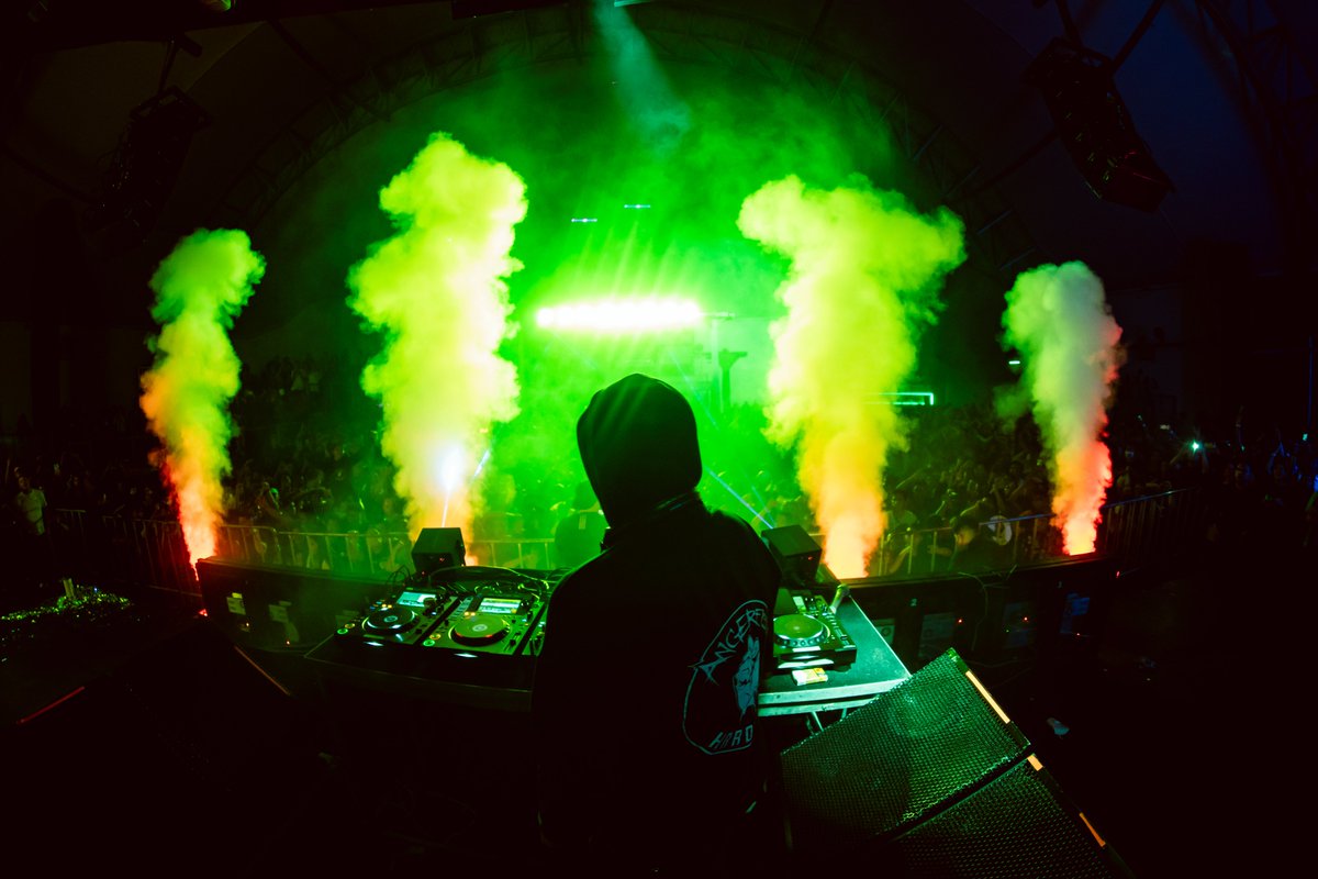 _loudfriends_'s tweet photo. We make history in our first anniversary!!! MEXICO CITY goes hardcore!!! THIS IS LOUD FRIENDS 😵‍💫🎈✊🐌🥳 https://t.co/y2hvFn6soJ