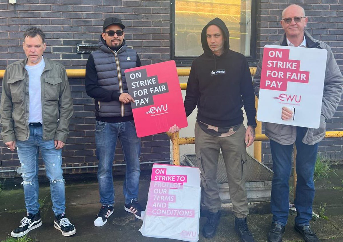 CWUnews's tweet image. Chiswick, Ealing, and West Ealing - all with solid support on the picket lines ✊🪧 #StandByYourPost