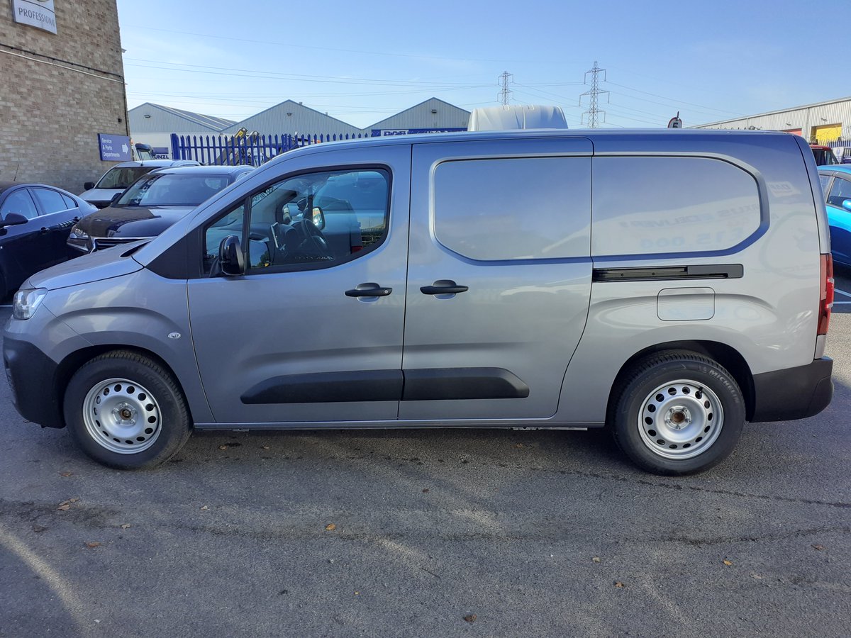 We are pleased to have this new and superb e-Doblo in stock for purchase. 

Take a closer look, book a test drive with our knowledge Sales Manager for more 0344 891 0000

htcvancentre.com/new-vehicles/v…