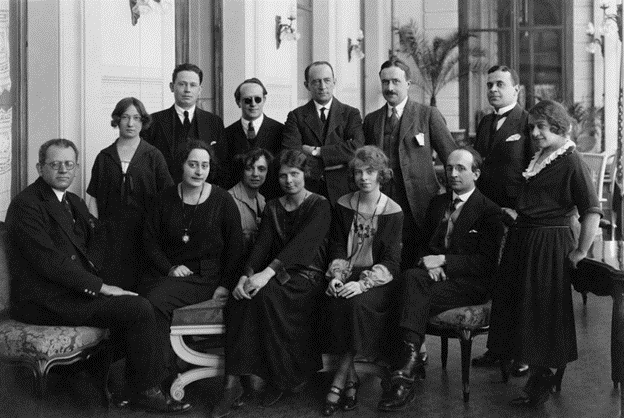 This week is #DisarmamentWeek - reminding us of the importance of multilateral efforts in the field of disarmament, nonproliferation & arms control to prevent conflicts & strengthen international peace & security. ⬇️📸 Disarmament Section of the #LeagueofNations in the 1920s.