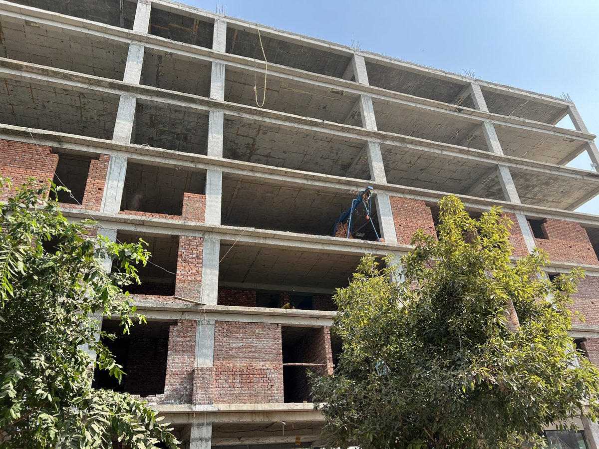 jaidaddeveloper's tweet image. Build your Rental income 🌇 Construction work in progress. Apartment on installments in Bahria town Lahore. Limited Units left ⏱️ #bahriatownlahore #lahore