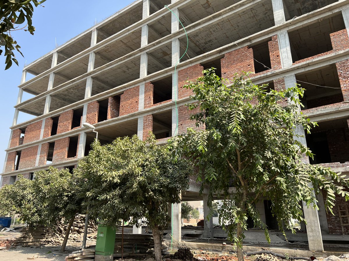 jaidaddeveloper's tweet image. Build your Rental income 🌇 Construction work in progress. Apartment on installments in Bahria town Lahore. Limited Units left ⏱️ #bahriatownlahore #lahore