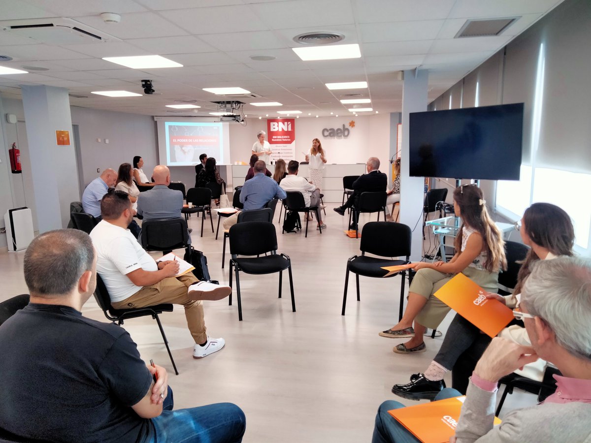 CAEB's tweet photo. 🔝Reflexiones y aprendizajes sobre "El poder de las relaciones" en el #networking de hoy en #CAEB de la mano de #BNIbaleares
Gracias @BNIbaleares por facilitar estas #sinergias a favor de los empresarios y profesionales
#BNIbaleares #CAEBnetworking #Alianzas https://t.co/7paVjBiOTL