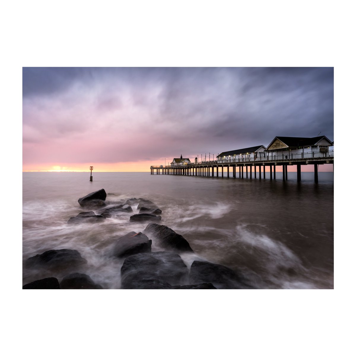 edmrumble's tweet photo. A sliver of hope.
The local forecast was for rain and raining it was, but always good to check what’s happening a few miles away in the direction of the light.
These tips, good company, bad jokes and more on the @LightandLand Suffolk Tour 11th-13th November with @SullamPhoto https://t.co/nM8v3ZrMaE