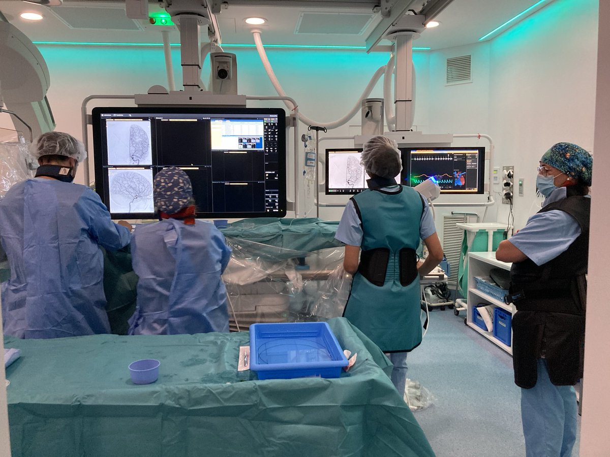 En nuestro servicio RVI en el Hospital Universitari Parc Taulí trabajamos un equipo multidisciplinar formado x radiólog@s y neuroradiólog@s intervencionistas, enfermer@s y Técnic@s especialistas en  radiología.