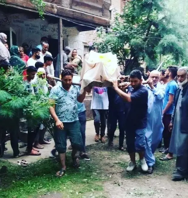 sultan1913's tweet photo. Contrary to the Modi-led Hindutva regime’s tireless efforts to stoke a #communal discord among 
#Muslimmajority and minority communities in IOJK to defame the ongoing Kashmir freedom movement, the members of Pandit community all praise Muslim brethren towards them.
@fernanddev https://t.co/t1rJeTcHyj