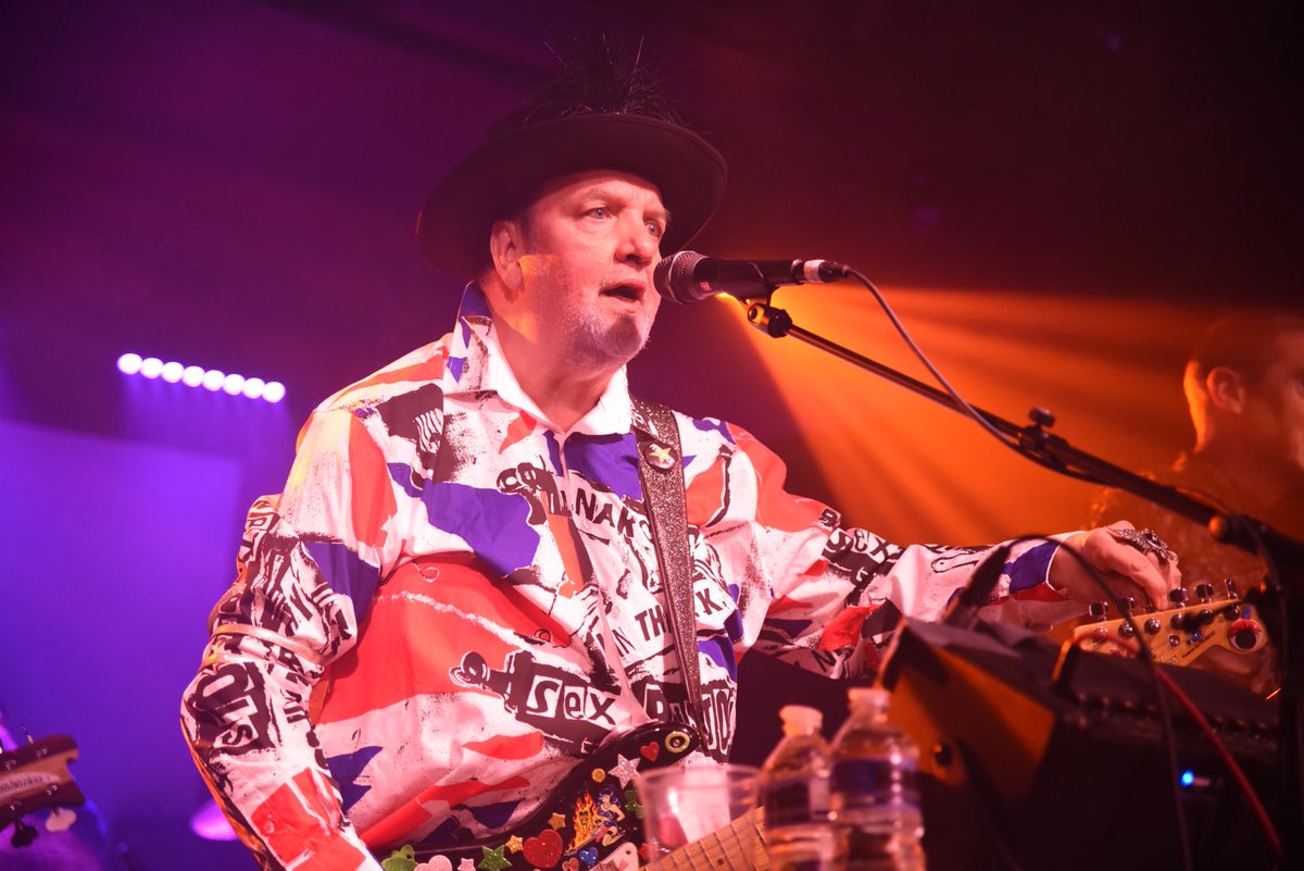 Steve Hampson tweet media