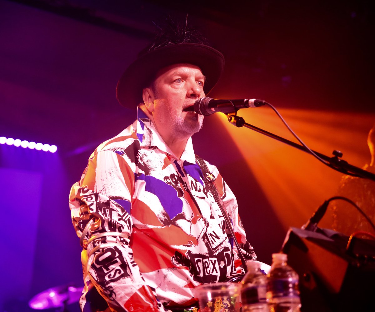 Steve Hampson tweet media