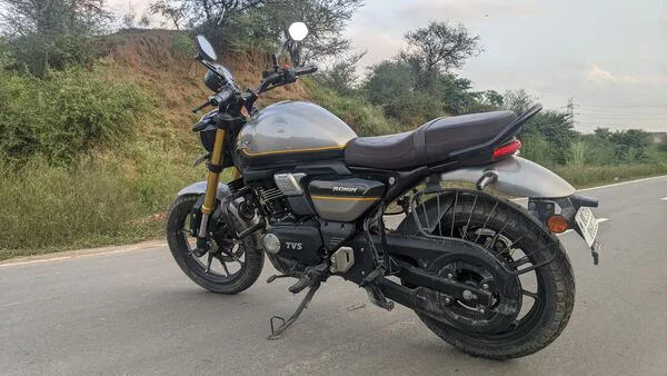 HTAutotweets's tweet photo. IN PICS | TVS #Ronin225 takes the fight to Royal Enfield #Hunter350

Details: https://t.co/h73cdA7zps https://t.co/9nmb6ozztZ