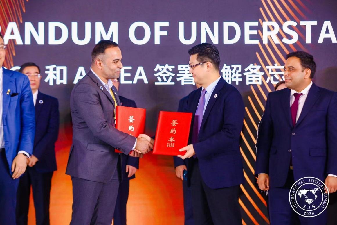 ciieonline's tweet photo. Ahmed Aqeel, a jeweler from #Pakistan, has attended the #CIIE for 3 consecutive years since 2019. Through the expo, he has not only received many orders but also gained access to many development opportunities in #China. Click to find out his #CIIEStories: https://t.co/HN7suJolFt https://t.co/KK5R2q7sio