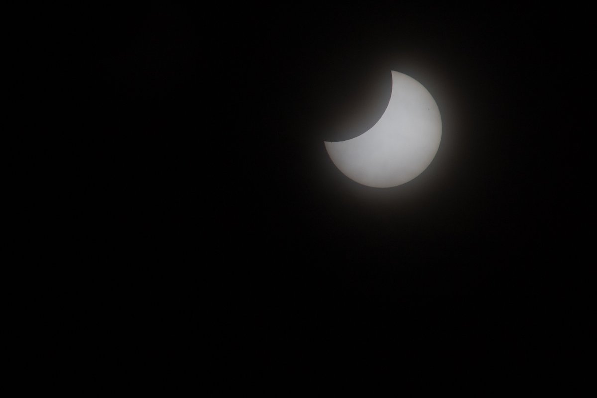 amintos's tweet photo. A few breaks in the clouds during the partial solar #eclipse #Sonnenfinsternis https://t.co/KplgPVtB1B
