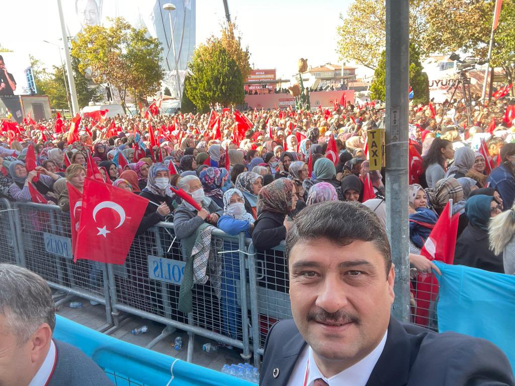 Cumhuriyet tarihinin en büyük sosyal konut hamlesi “İlk Evim, İlk İş Yerim” ilk temel atma programında, 
Cumhurbaşkanımız Genel Başkanımız Sn. Recep Tayyip Erdoğan’ı coşkuyla bekliyoruz.

Yüzyılın konut projesi “ilk evim, ilk iş yerim” hayırlı olsun…

#İlkEvim 
<a href="/RTErdogan/">Recep Tayyip Erdoğan</a>