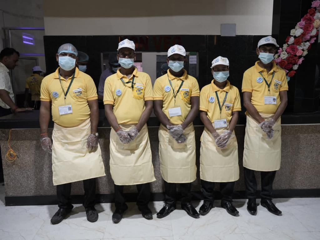 RailMinIndia's tweet photo. JAN-AAHAR : Fresh &amp; Delicious!

A newly renovated Jan Ahaar outlet has been reopened at Howrah Station Old Complex, Howrah Junction in Kolkata, offering a variety of delicious food to enable commuters to enjoy high-quality &amp; economical meals on the go. https://t.co/NU5p2m29db