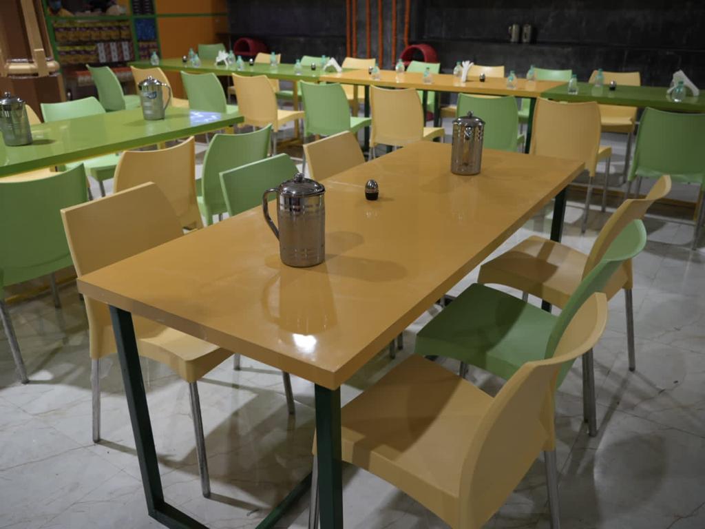 RailMinIndia's tweet photo. JAN-AAHAR : Fresh &amp; Delicious!

A newly renovated Jan Ahaar outlet has been reopened at Howrah Station Old Complex, Howrah Junction in Kolkata, offering a variety of delicious food to enable commuters to enjoy high-quality &amp; economical meals on the go. https://t.co/NU5p2m29db