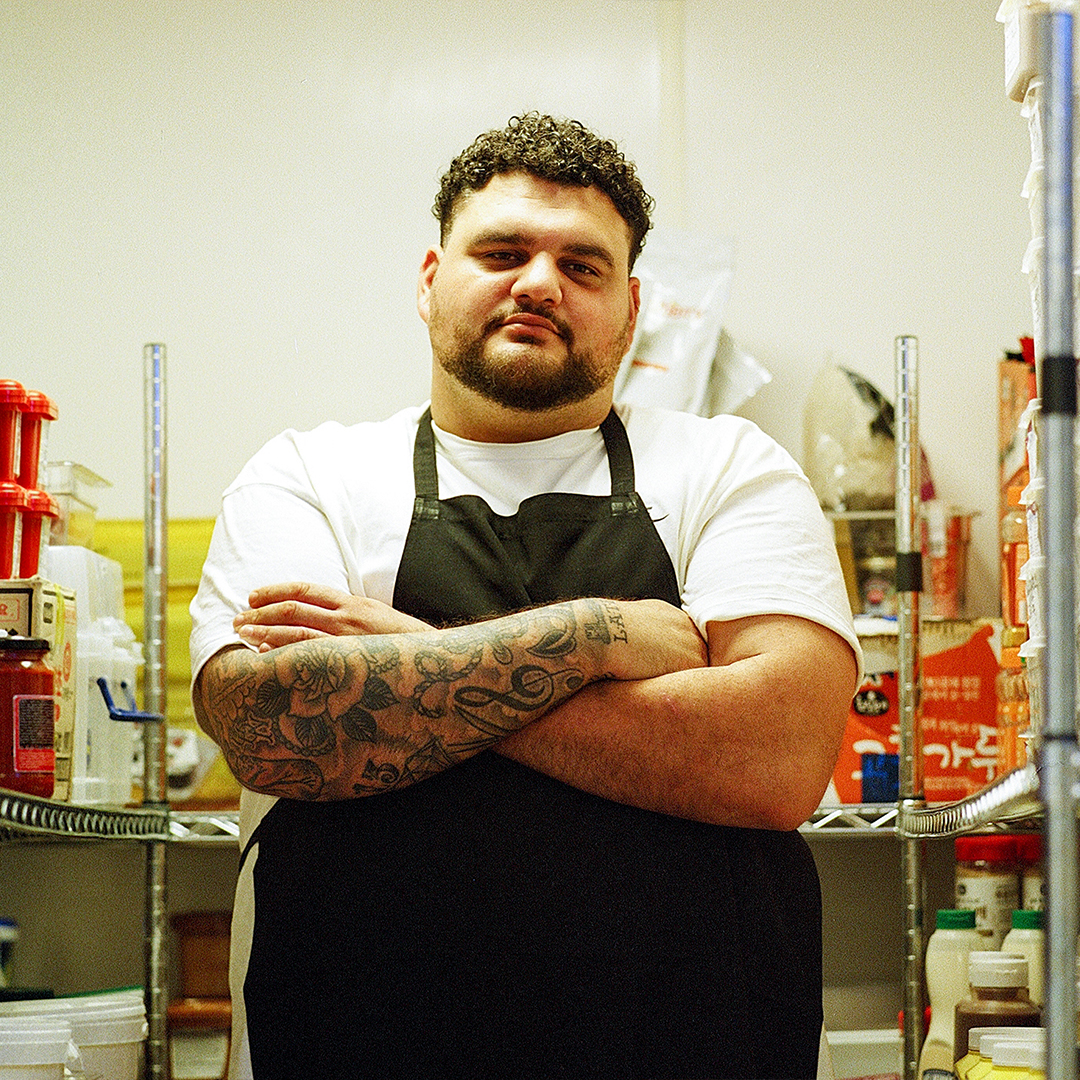 Footpatrol_ldn's tweet photo. Crocs and Kitchens go hand in hand right? To celebrate this classic BOH Clog, we caught up with one of our favourite and definitely coolest London based chefs, Big Has.
Read more here: https://t.co/wUMWDVv61S
#Footpatrol #TEAMFP #Crocs #CrocsClog #BigHas #London #LondonChef https://t.co/iX7P9WBL5x