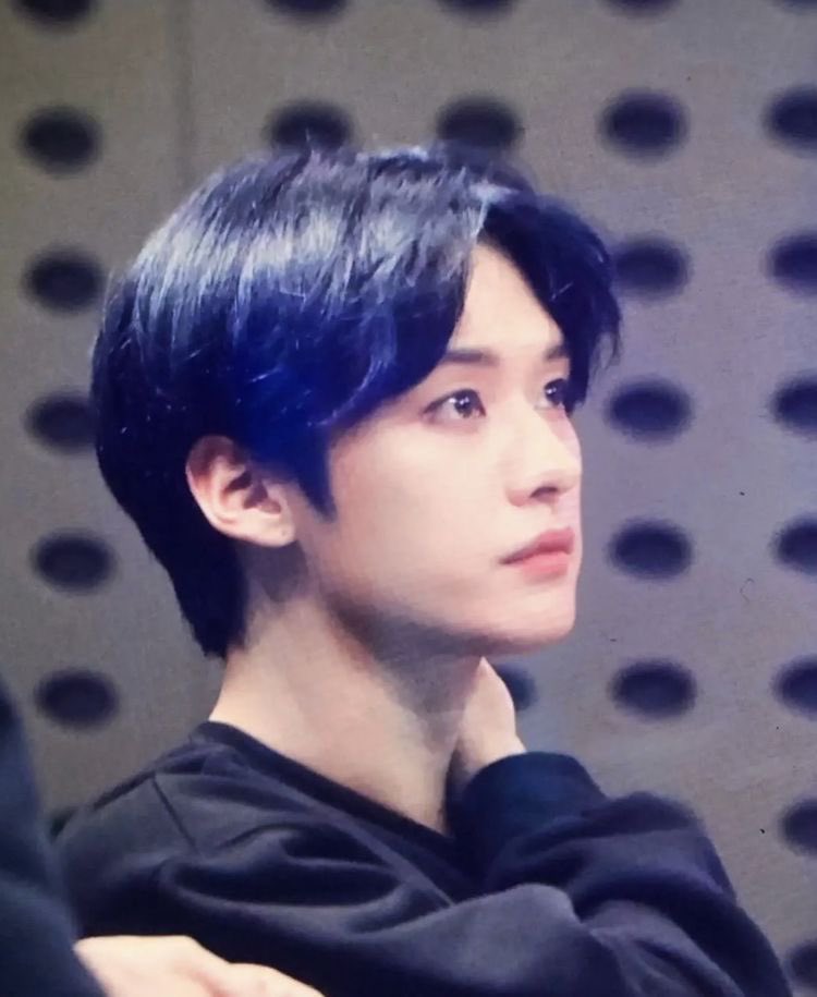 nehihik's tweet photo. #hyunho au где Хёнджин и Минхо – интернет друзья, что случайно нашли друг друга на просторах сети. Всё вроде бы прекрасно, пока Минхо не осознаёт, что к Хёнджину он испытывает уже далеко не приятельские чувства. https://t.co/4xab17qVLr