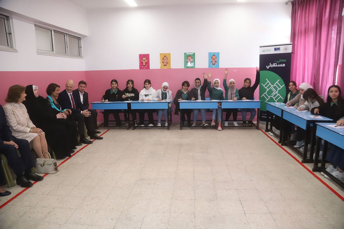 JrtvMedia's tweet photo. جلالة الملكة سيلفيا ملكة #السويد تزور مدرسة خلدا الثانوية للاطلاع على إنجازات مبادرة "#تحصين" للوقاية من #المخدرات والتي تطبقها الجمعية الملكية للتوعية الصحية بالشراكة مع وزارة التربية والتعليم ومؤسسة "مينتور" العالمية العربية

#الأردن @edugovjo @RHASJordan @MentorArabia https://t.co/oHBqA2SCPf
